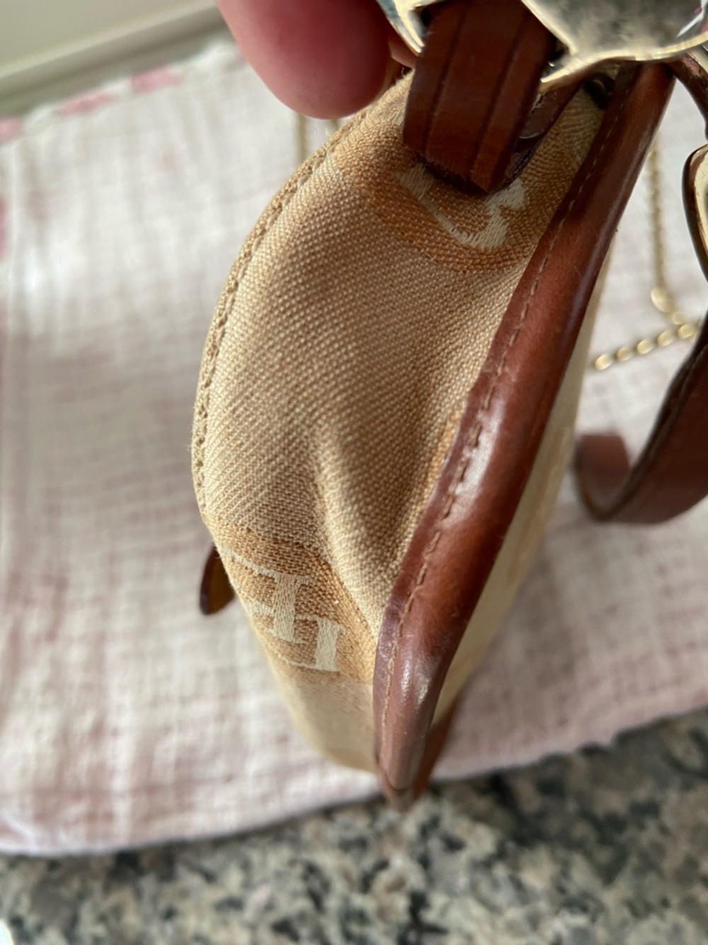 Dooney & Bourke EUC signature Flap Wristlet - Picture 9 of 12